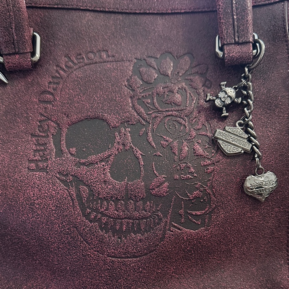 Harley-Davidson Burgundy Shoulder Bag with Skull Embossing - Picture 2 of 12